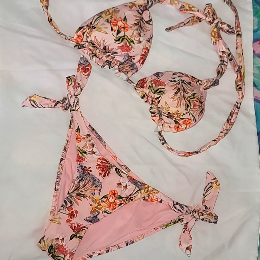 Chlamys Varia Italian high quality pink flowery bikini M